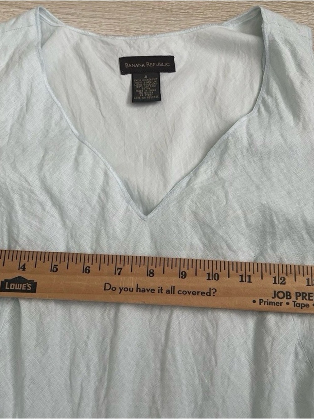 Banana Republic Black and Cream Brand Label Close-Up - Picture 6 of 16